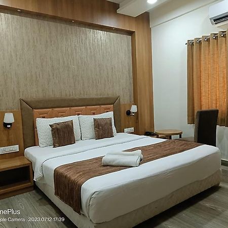 Hotel Aerocity Golden Close To New Delhi Airport Exterior photo