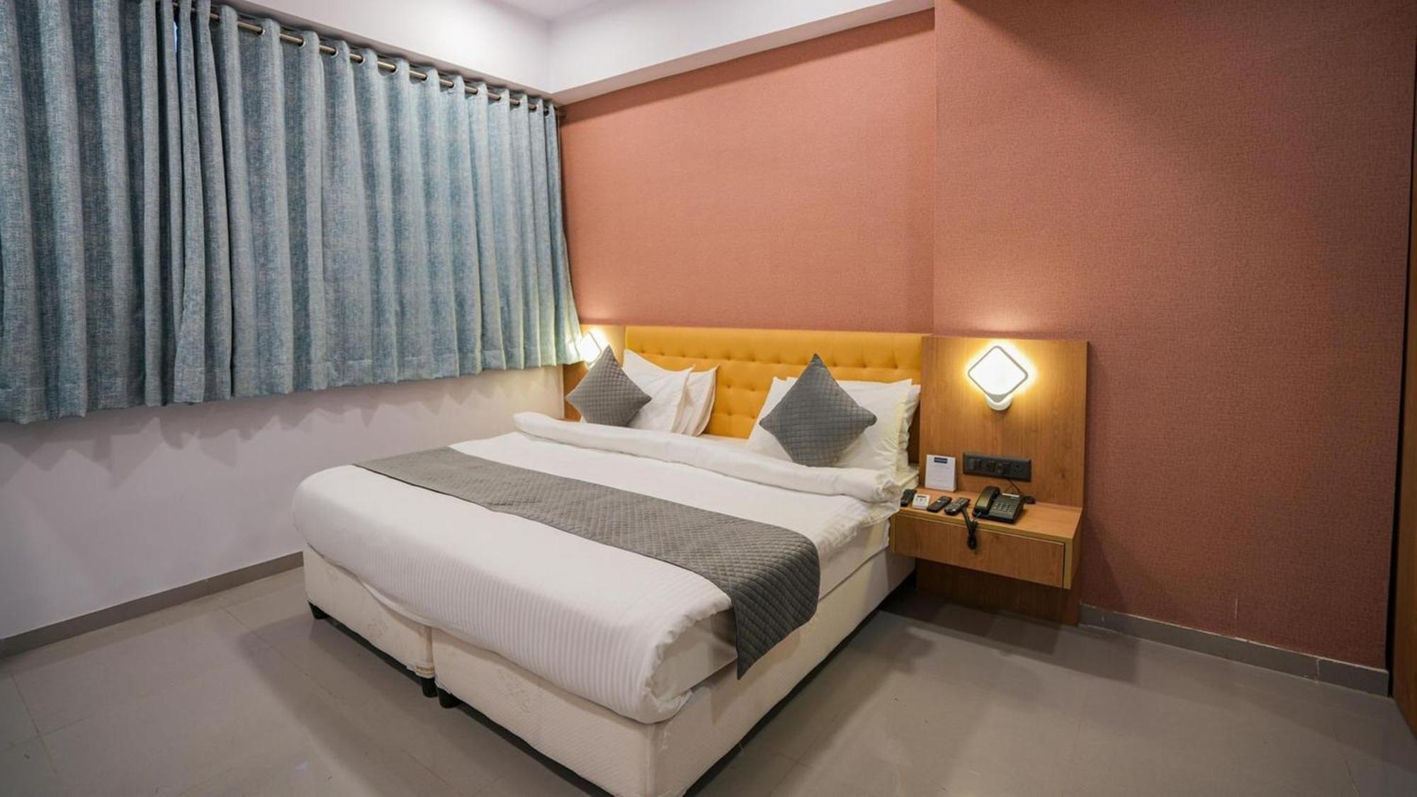 Hotel Aerocity Golden Close To New Delhi Airport Exterior photo